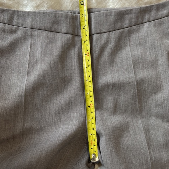 Shorts in taupe grey, perfect for the office in summer - Picture 4 of 5